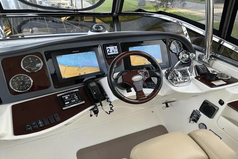  Yacht Photos Pics Helm of 2015 Meridian 441 Sedan with navigation screens and controls.