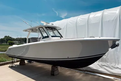 Pursuit S 328 Sport
