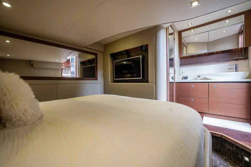 Sol E Mar IV Yacht Photos Pics Luxurious interior of 2015 Sea Ray 510 Sundancer yacht with modern bedroom and bathroom.