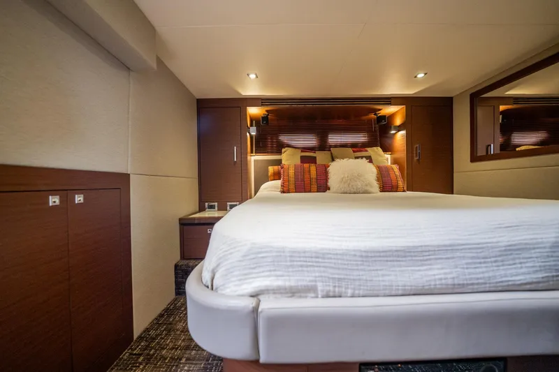 Sol E Mar IV Yacht Photos Pics Luxurious bedroom interior of 2015 Sea Ray 510 Sundancer yacht with modern decor.