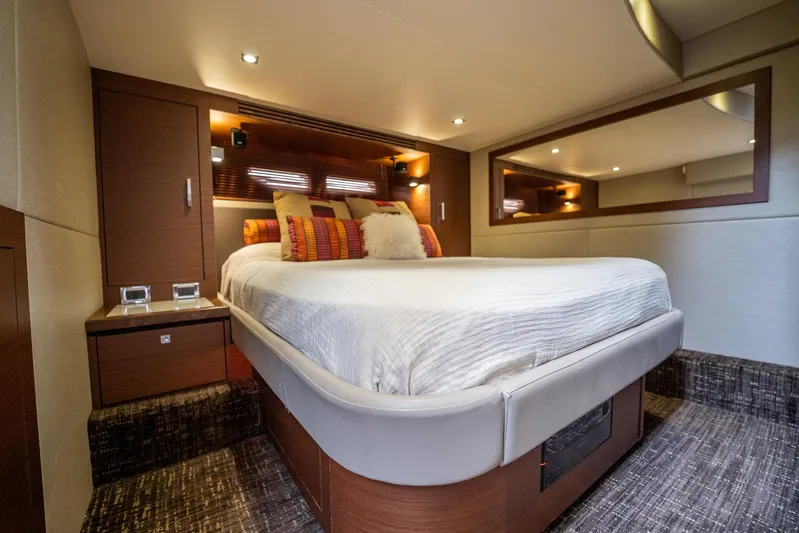 Sol E Mar IV Yacht Photos Pics Luxurious bedroom interior of 2015 Sea Ray 510 Sundancer yacht with modern design.