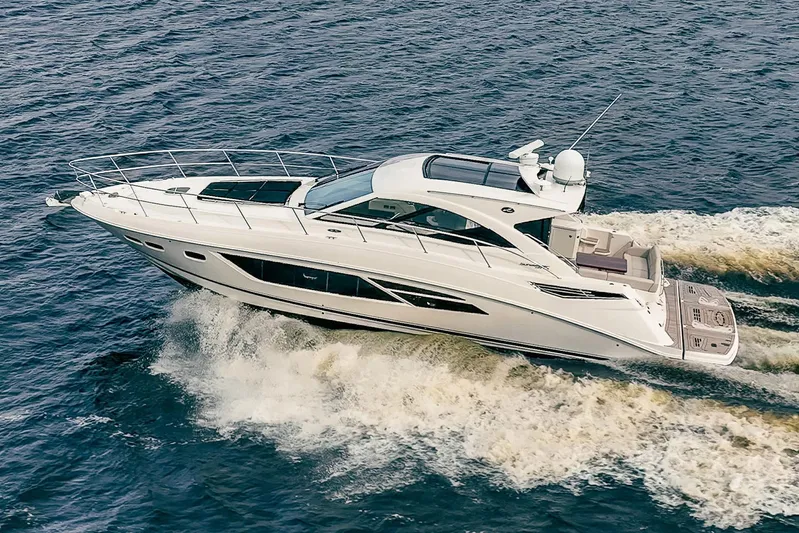 Sol E Mar IV Yacht Photos Pics 2015 Sea Ray 510 Sundancer yacht cruising on open water.