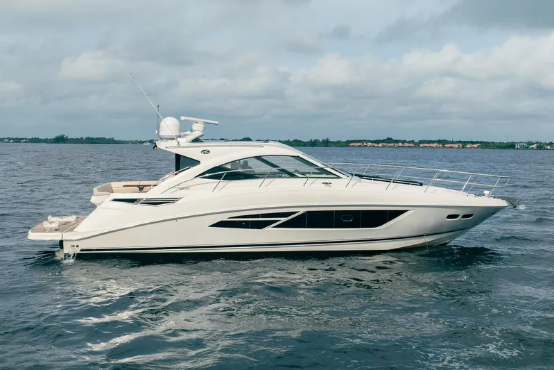 Sol E Mar IV Yacht Photos Pics 2015 Sea Ray 510 Sundancer yacht cruising on open water.