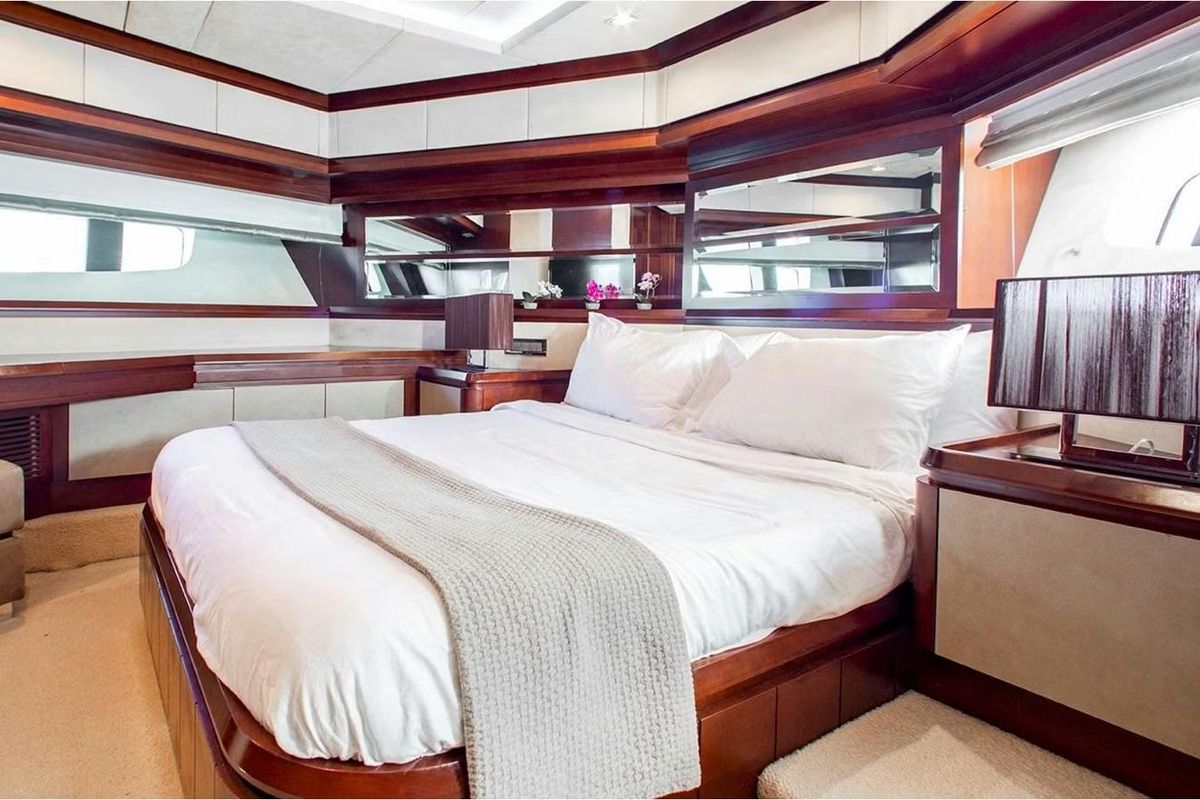 2010 Azimut 98 