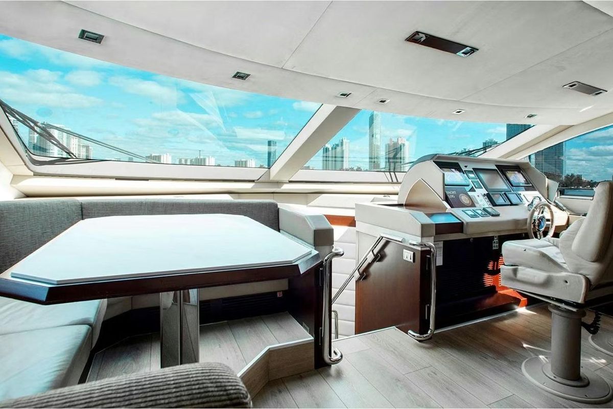 2010 Azimut 98 