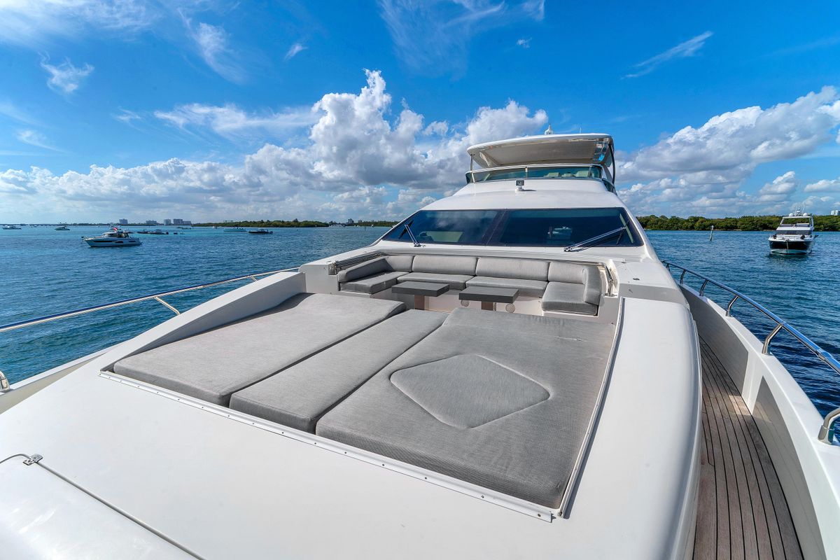 2010 Azimut 98 
