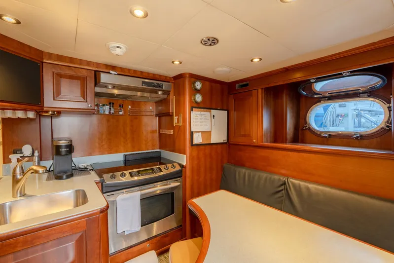 Driven Yacht Photos Pics Conrad 88 Driven - Crew Mess