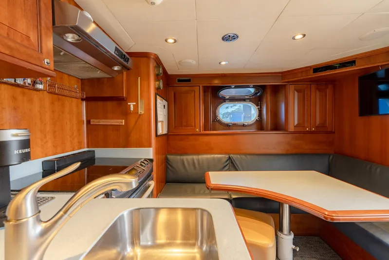 Driven Yacht Photos Pics Conrad 88 Driven - Crew Mess