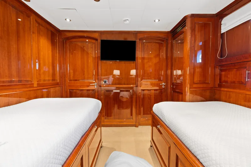 Driven Yacht Photos Pics Luxurious wooden cabin interior with twin beds, Conrad 88 yacht, 2005 model.