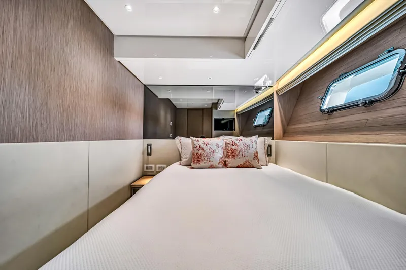 Mave Yacht Photos Pics Luxurious Sanlorenzo SX88 2020 yacht bedroom with modern design and elegant decor.