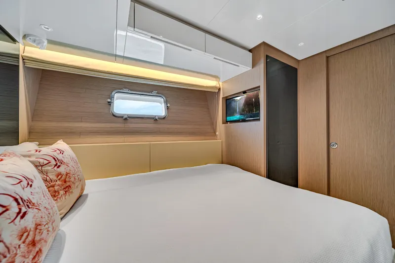 Mave Yacht Photos Pics Luxurious Sanlorenzo SX88 2020 yacht bedroom with modern design and elegant decor.