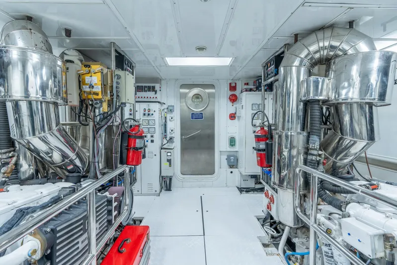 Driven Yacht Photos Pics Conrad 88 Driven - Engine Room