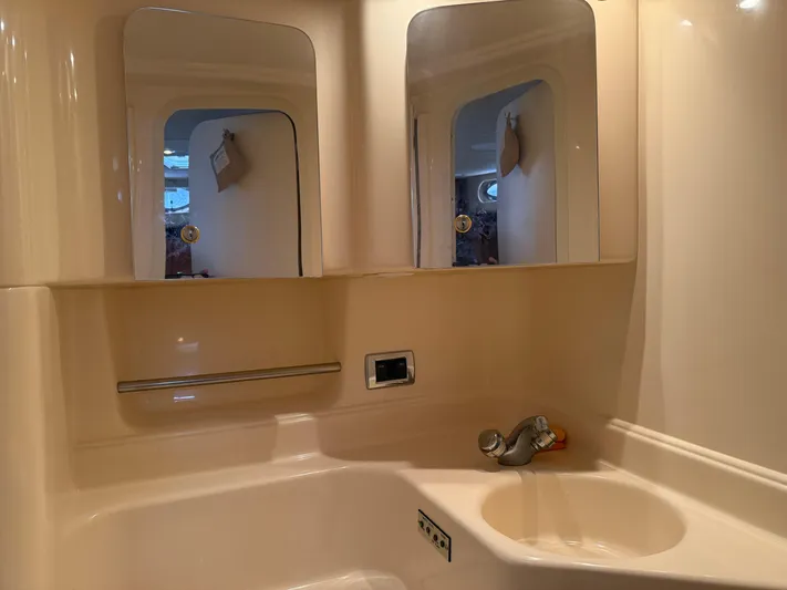  Yacht Photos Pics 2003 Sea Ray 380 Sundancer bathroom with mirrors and sink.