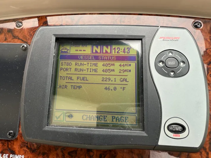  Yacht Photos Pics Display screen on a 2003 Sea Ray 380 Sundancer showing vessel status and fuel data.