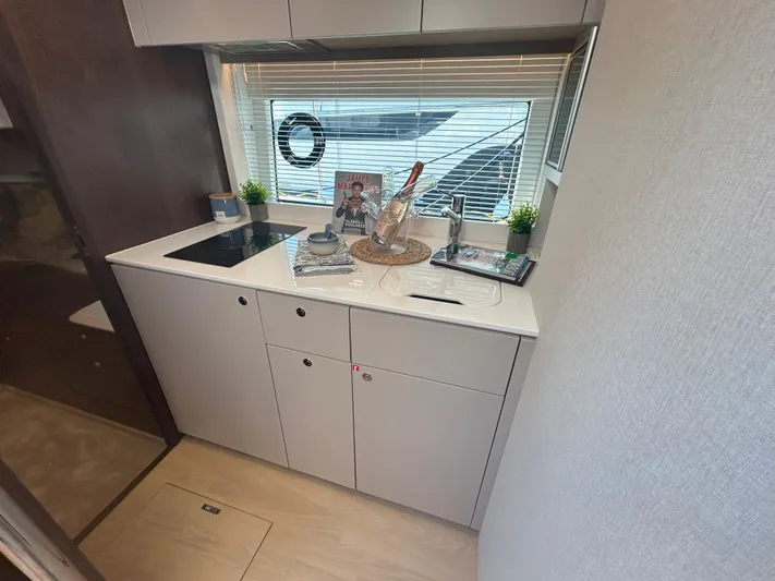 Mby Motor Boat Of The Year 2025 Yacht Photos Pics 2025 Fairline Targa 40 yacht kitchen with modern design and sleek cabinetry.