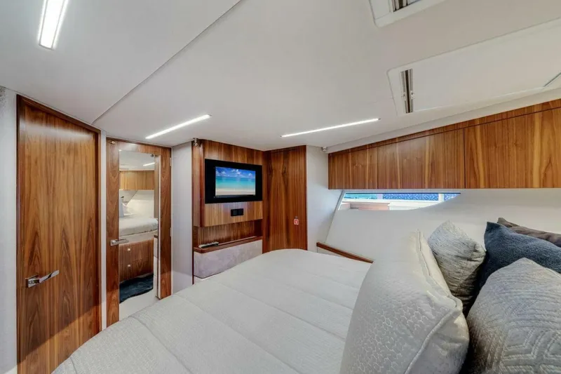  Yacht Photos Pics 2023 Riviera 64 Sports Motor Yacht - Image 39