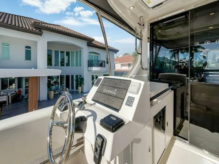  Yacht Photos Pics 2023 Riviera 64 Sports Motor Yacht - Image 27