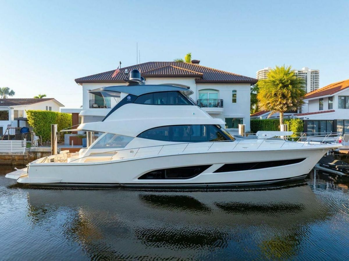 2023 Riviera 64 