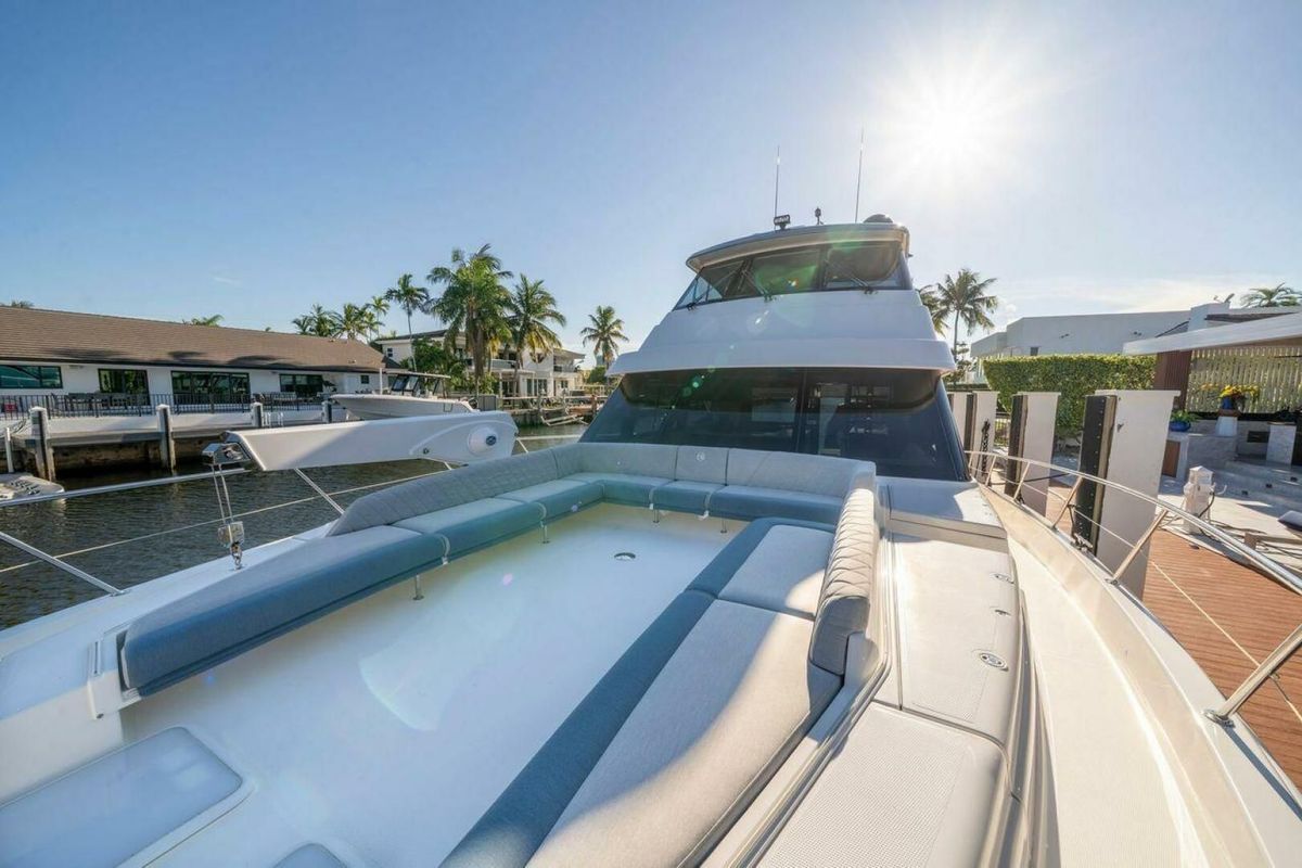 2023 Riviera 64 