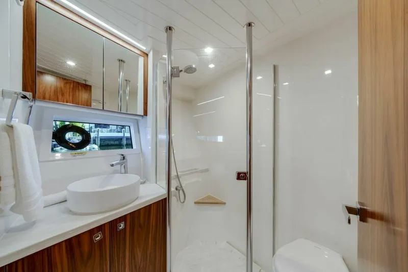  Yacht Photos Pics 2023 Riviera 64 Sports Motor Yacht - Image 33