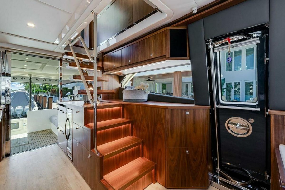 2023 Riviera 64 
