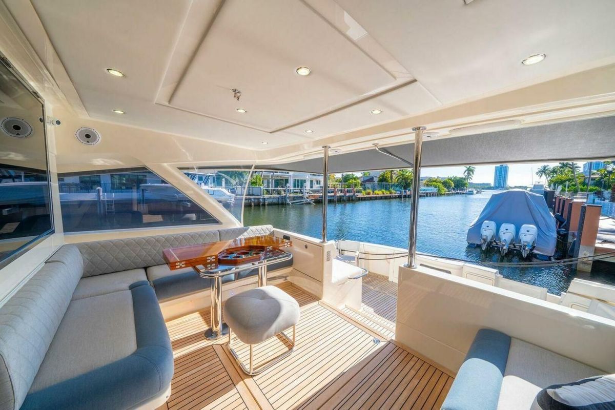 2023 Riviera 64 