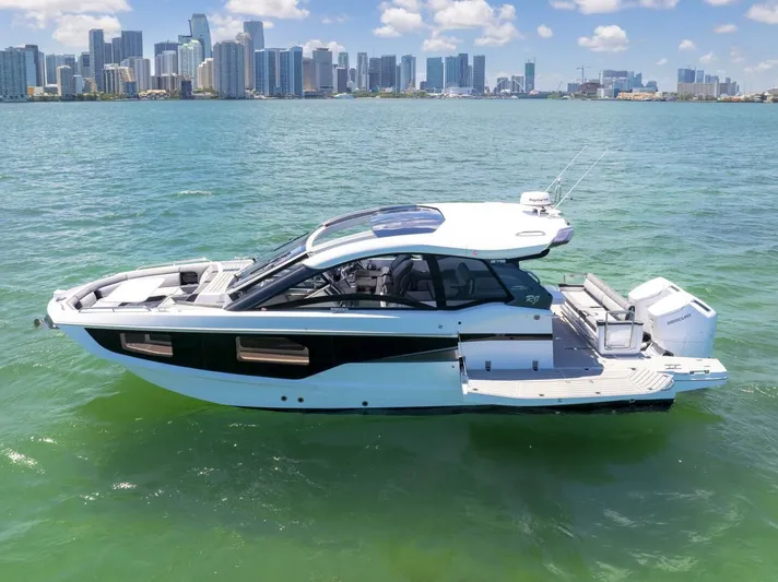  Yacht Photos Pics 2023 Galeon 375 Gto - Image 4