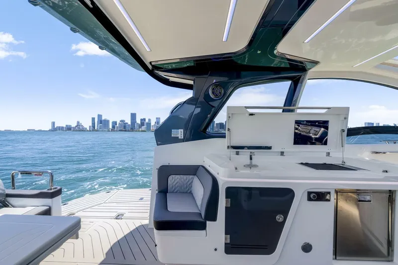  Yacht Photos Pics 2023 Galeon 375 Gto - Image 25