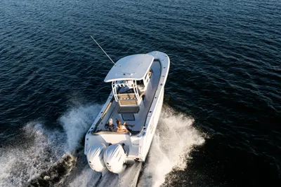 Sea Hunt Ultra 305 Coffin Box