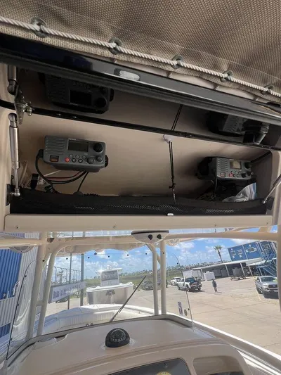  Yacht Photos Pics 2012 Grady-White 336 Canyon boat electronics and dashboard view.