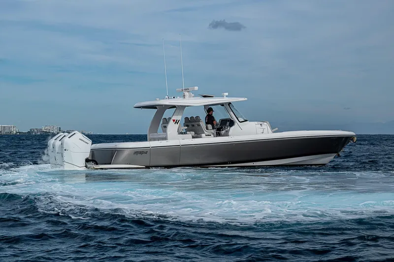  Yacht Photos Pics 2023 Intrepid 427 Nomad SE cruising on open water under clear skies.