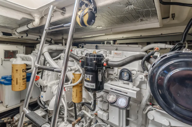 Tide Up & Twisted Yacht Photos Pics 