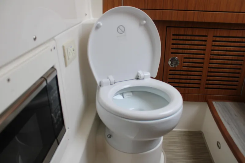 Solace 32 Cs Yacht Photos Pics 