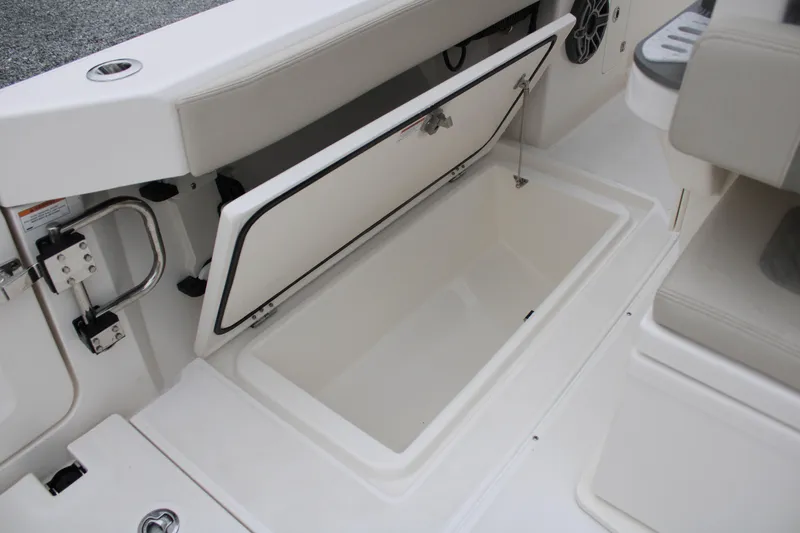 Solace 32 Cs Yacht Photos Pics 