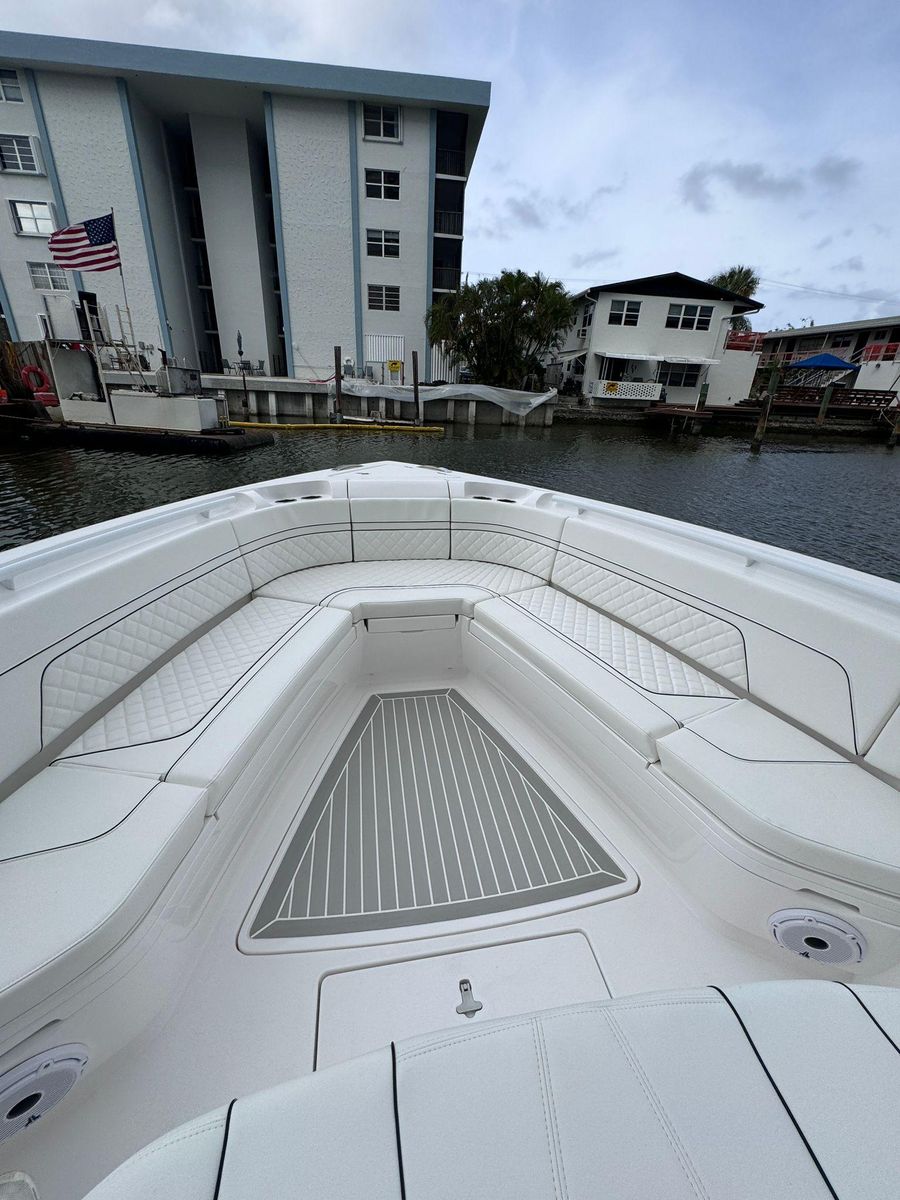 2023 Intrepid 42 