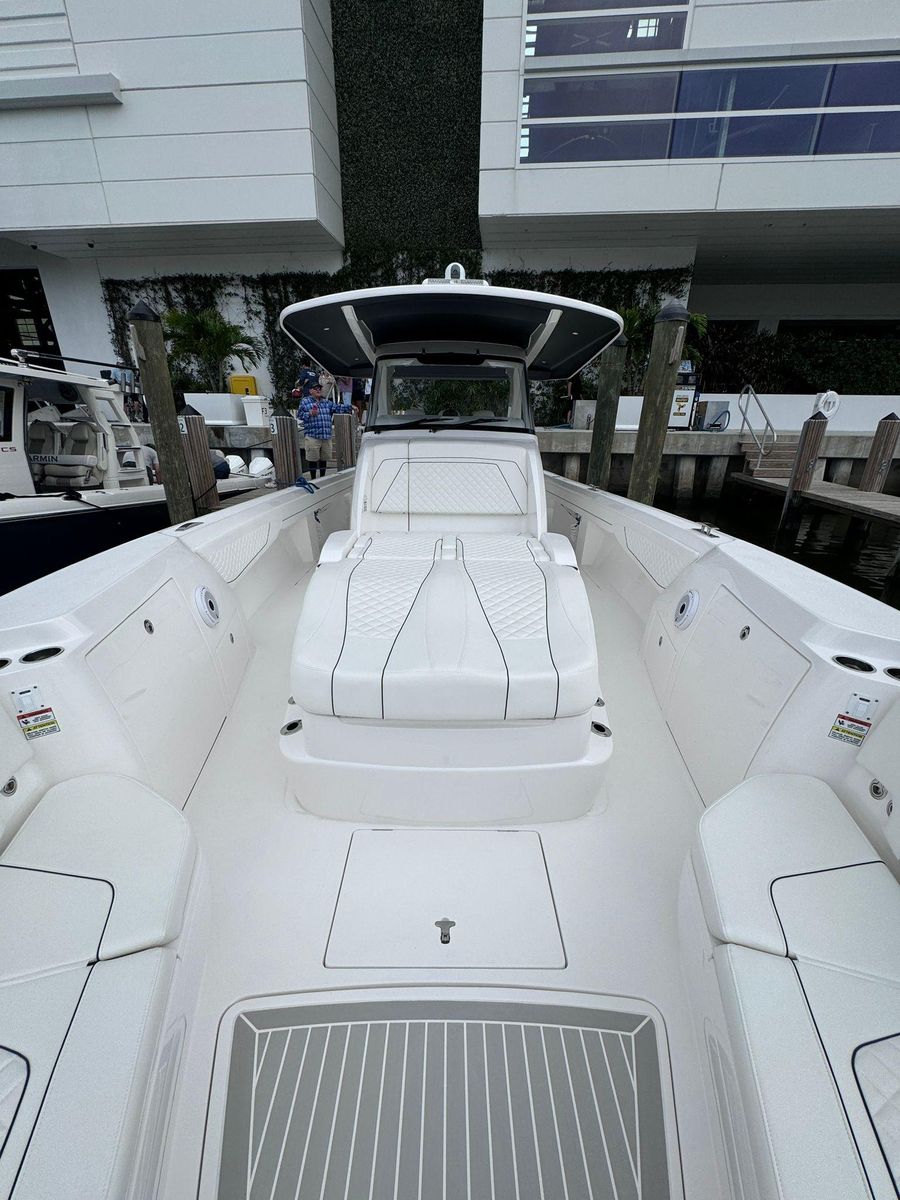2023 Intrepid 42 