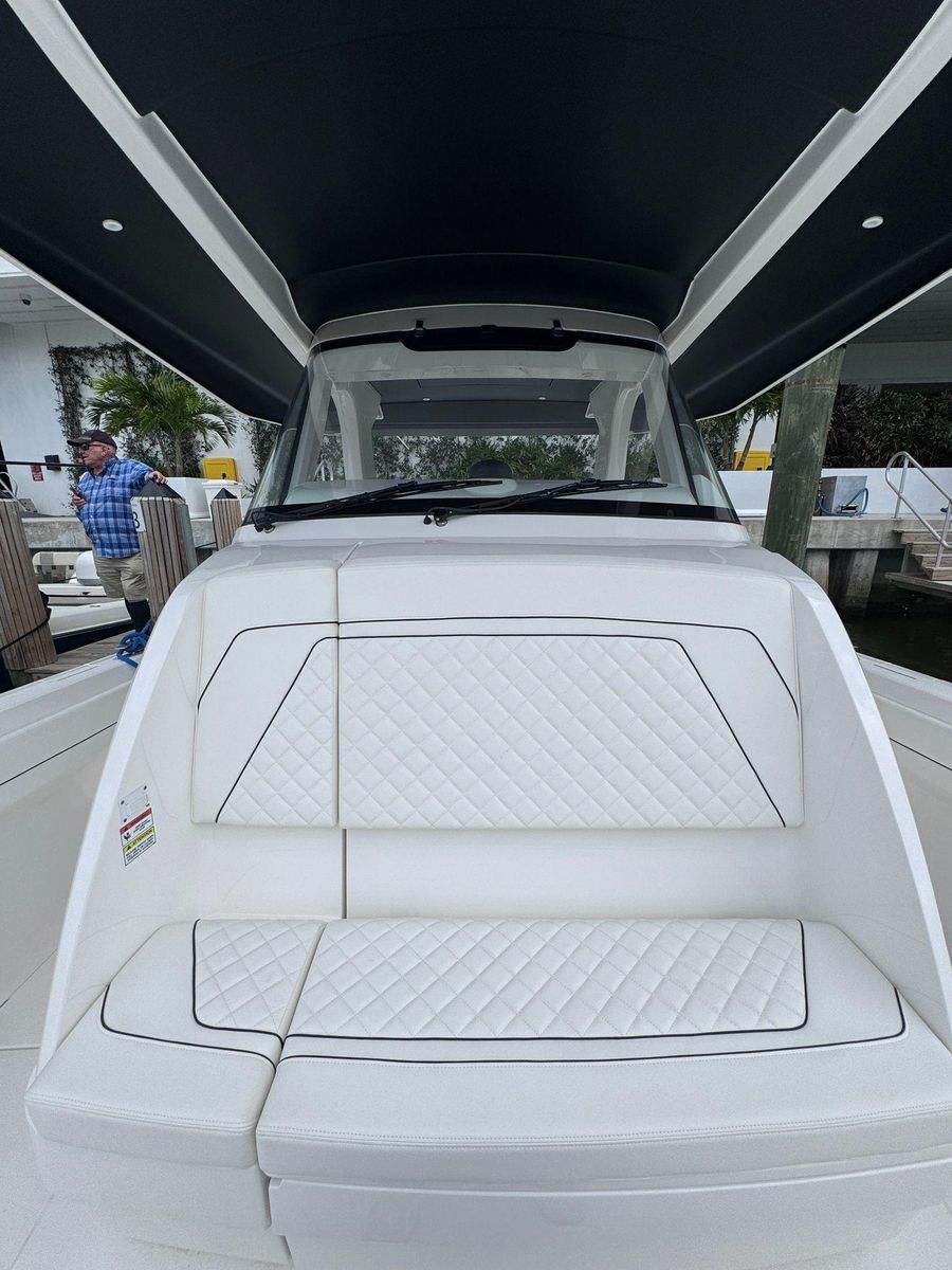 2023 Intrepid 42 