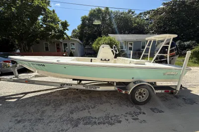 Hewes Redfisher 18