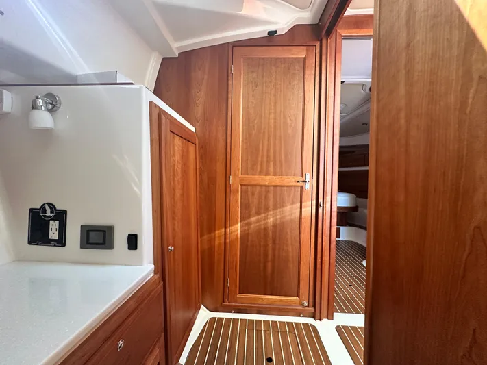 Katahdin Yacht Photos Pics 