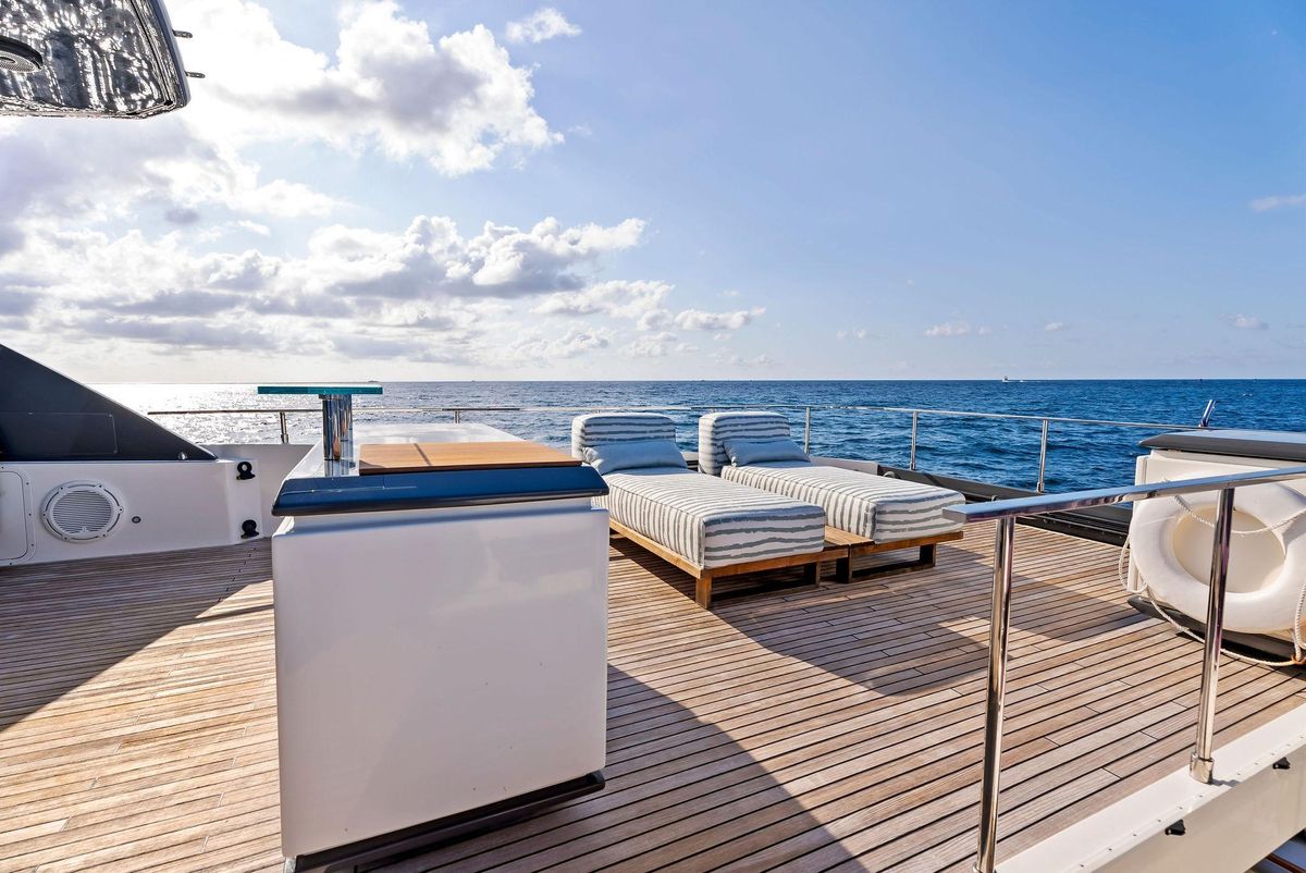 2020 Ferretti Yachts 92 