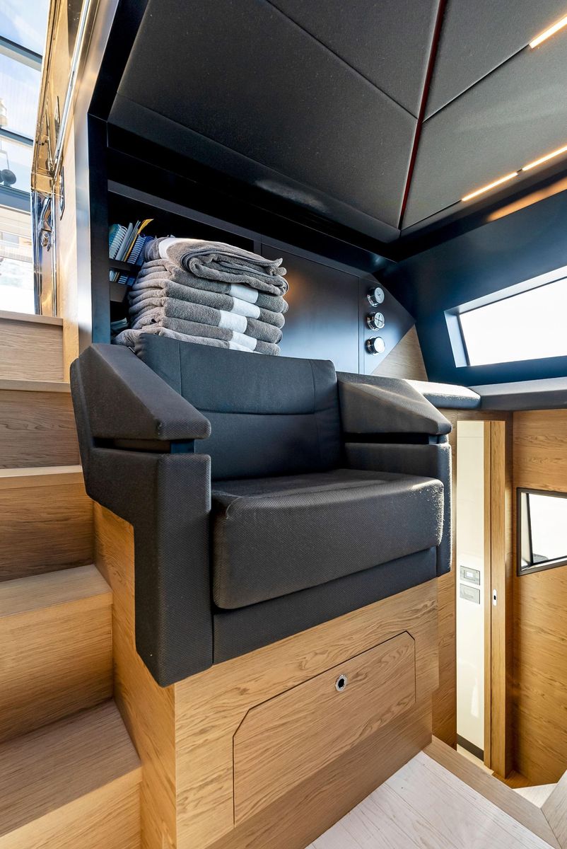 2020 Ferretti Yachts 92 