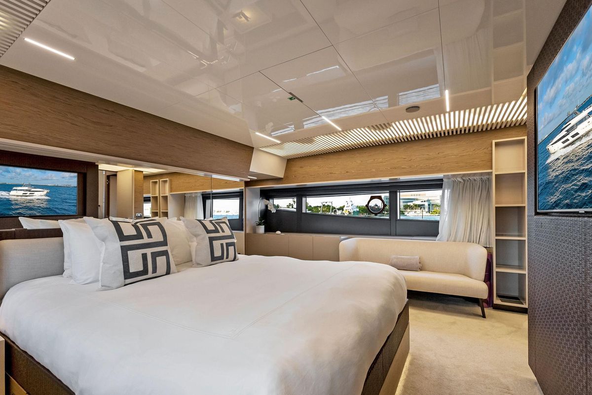 2020 Ferretti Yachts 92 