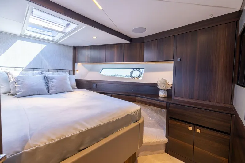  Yacht Photos Pics 2024 Sunseeker Manhattan 55 - Image 36