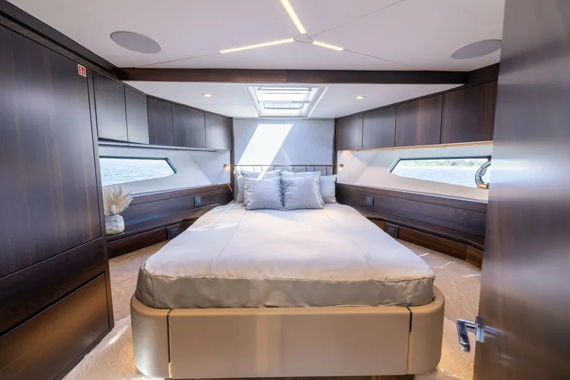  Yacht Photos Pics 2024 Sunseeker Manhattan 55 - Image 35