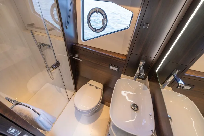  Yacht Photos Pics 2024 Sunseeker Manhattan 55 - Image 42