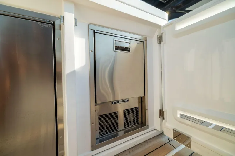  Yacht Photos Pics 2024 Sunseeker Manhattan 55 - Image 64