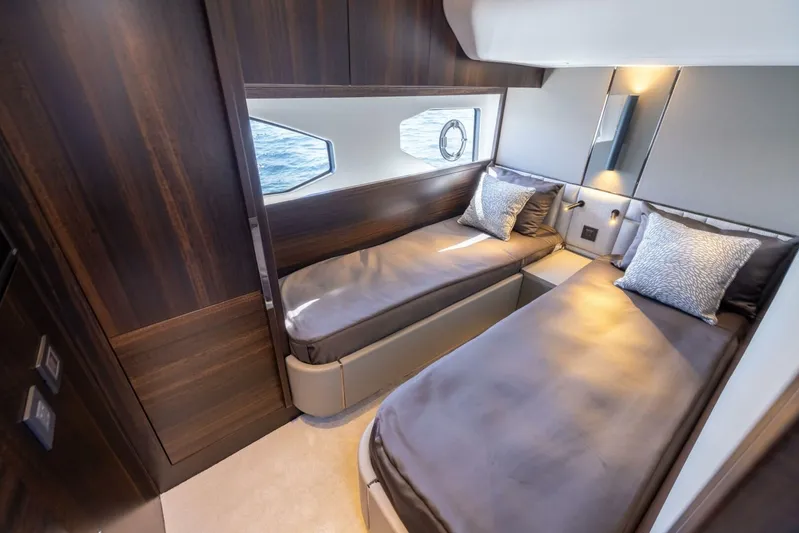  Yacht Photos Pics 2024 Sunseeker Manhattan 55 - Image 32