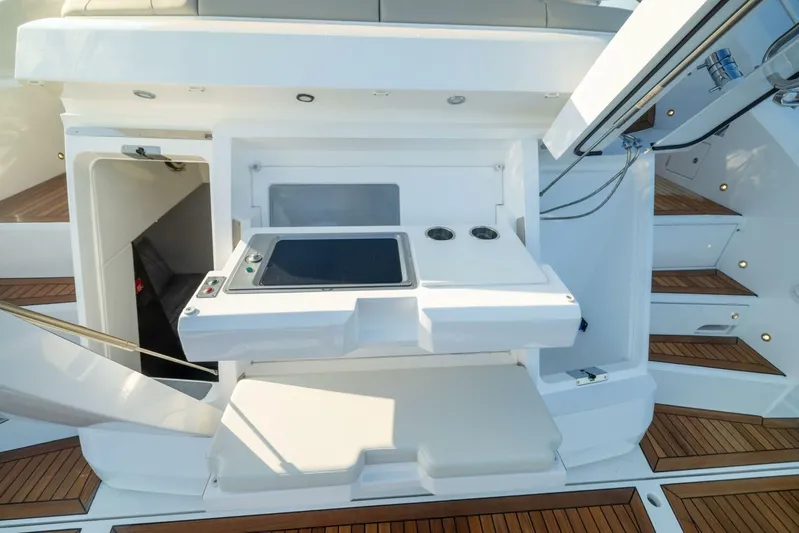  Yacht Photos Pics 2024 Sunseeker Manhattan 55 - Image 11