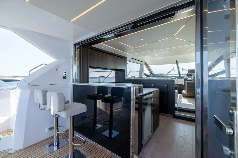  Yacht Photos Pics 2024 Sunseeker Manhattan 55 - Image 17