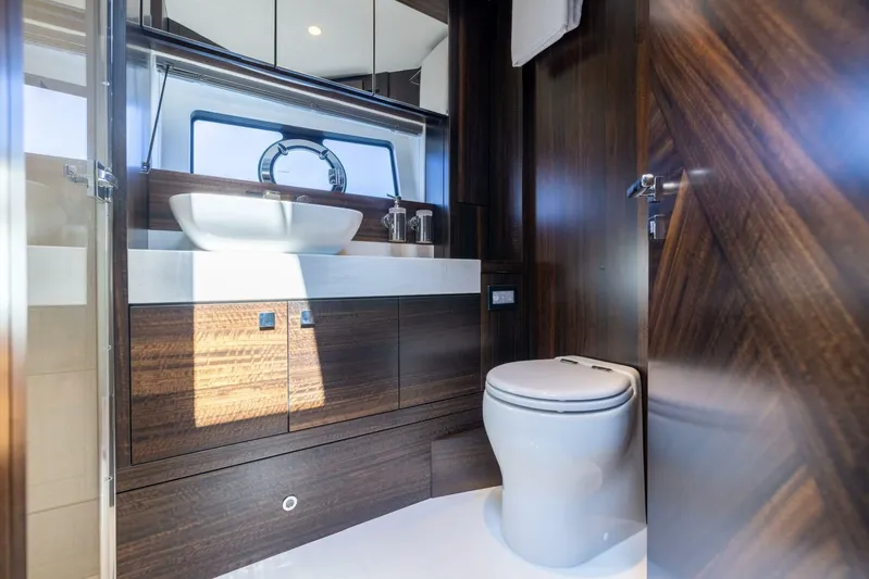  Yacht Photos Pics 2024 Sunseeker Manhattan 55 - Image 39